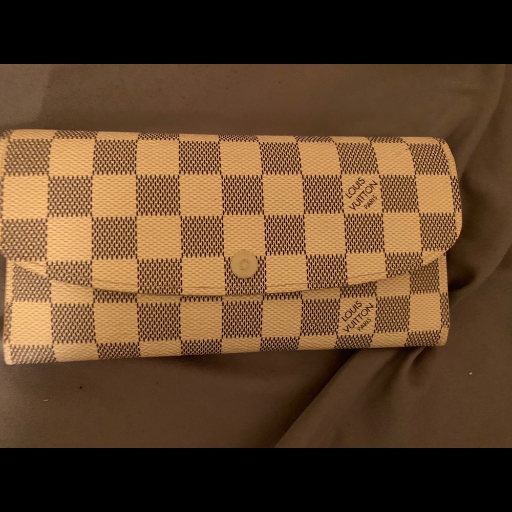 Louis Vuitton Emilie wallet
